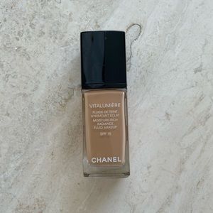 Chanel Vitalumiere Moisture Rich Radiance Fluid Makeup - Cendre
